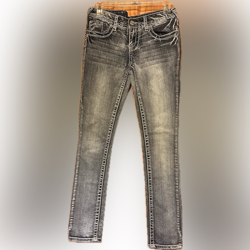 Rue21 Women's Light Blue Wash Straight Leg Jeans